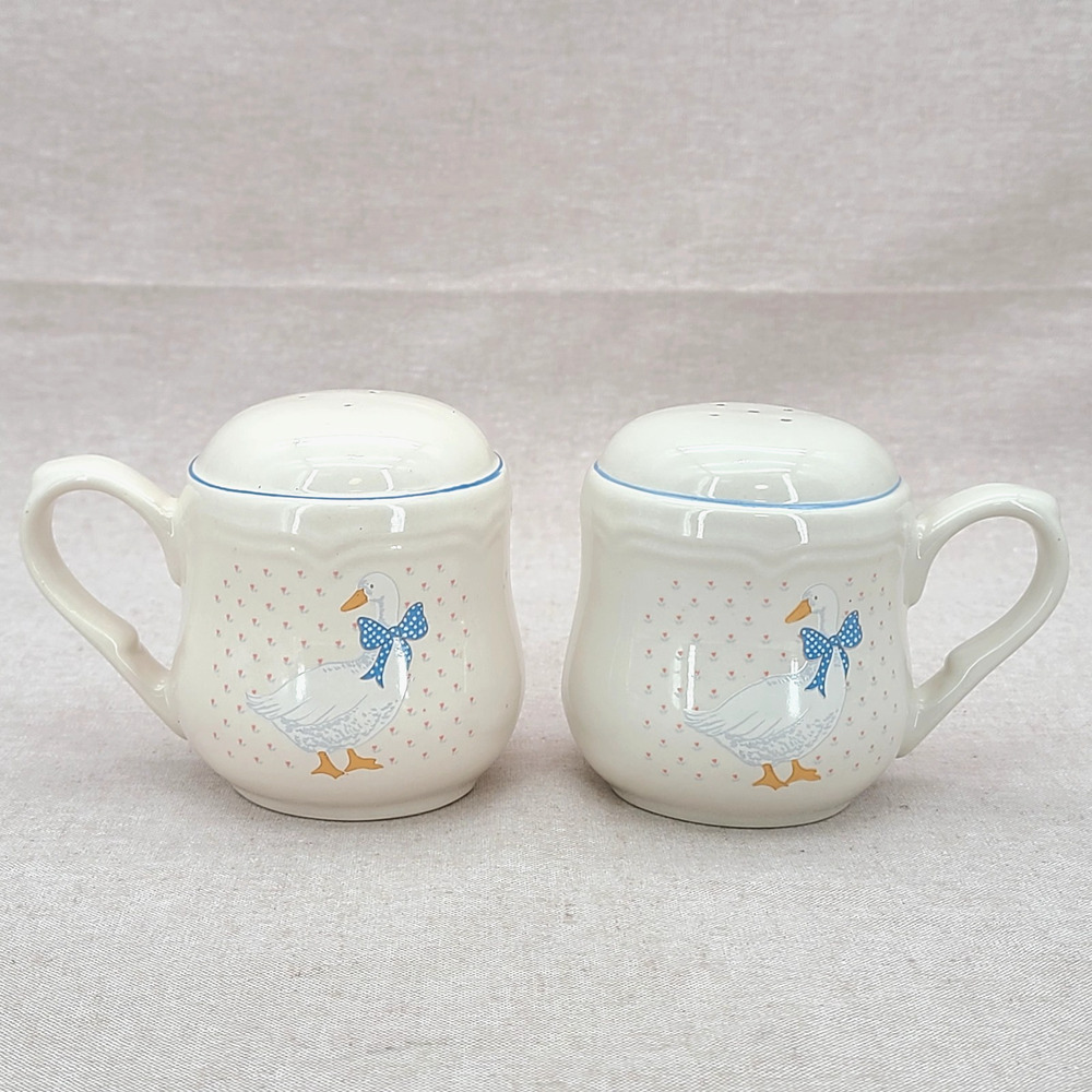 TIENSHAN AUNT RHODY Salt & Pepper Shakers w/Handles Country Geese Brick Oven
